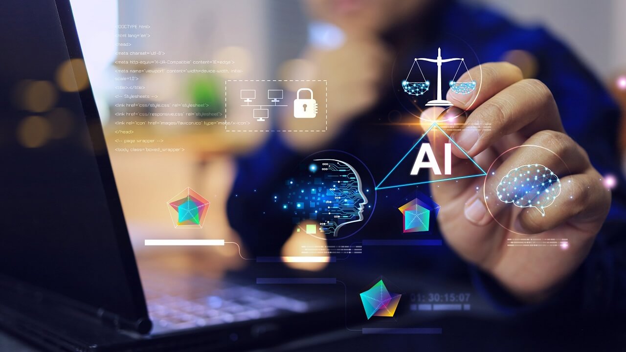 Dlaczego sztuczna inteligencja stała się kluczowym trendem w marketingu internetowym Popularność AI w marketingu nie jest przypadkowa – to odpowiedź na ogromną złożoność środowiska online. Użytkownicy korzystają z wielu urządzeń, kanałów i platform, a ich decyzje zakupowe są coraz bardziej nieliniowe. Sztuczna inteligencja umożliwia analizę tysięcy punktów styku z marką i wyciąganie z nich spójnych wniosków. Dodatkowo rosnące koszty reklamy sprawiają, że firmy muszą działać coraz efektywniej. AI pozwala precyzyjniej targetować odbiorców, szybciej reagować na zmiany rynkowe i optymalizować działania w czasie rzeczywistym. To właśnie ta skalowalność i szybkość działania sprawiają, że AI stała się jednym z filarów marketingu cyfrowego. Wpływ AI na planowanie i optymalizację strategii marketingowej Jeszcze kilka lat temu strategie marketingowe opierały się głównie na danych historycznych i doświadczeniu zespołów. Obecnie algorytmy AI potrafią analizować zarówno dane bieżące, jak i przewidywać przyszłe zachowania użytkowników. Dzięki temu strategie marketingowe stają się bardziej dynamiczne i elastyczne. AI umożliwia identyfikację najbardziej dochodowych kanałów, segmentów klientów oraz momentów zakupowych. Marketerzy mogą szybciej testować różne warianty działań, porzucać nieskuteczne rozwiązania i skalować te, które przynoszą najlepsze rezultaty. Strategia marketingowa przestaje być dokumentem statycznym, a staje się żywym systemem opartym na danych. Personalizacja komunikacji marketingowej na niespotykaną dotąd skalę Jednym z największych atutów AI jest zaawansowana personalizacja. Algorytmy analizują zachowania użytkowników na stronach internetowych, w aplikacjach, kampaniach mailingowych i mediach społecznościowych, aby dopasować przekaz do konkretnej osoby. Personalizacja nie ogranicza się już tylko do imienia w e-mailu. Obejmuje rekomendacje produktów, dynamiczne treści na stronie, indywidualne oferty cenowe czy spersonalizowane ścieżki zakupowe. Dzięki AI użytkownik ma wrażenie, że marka „rozumie” jego potrzeby, co bezpośrednio przekłada się na wyższe zaufanie i konwersję. Automatyzacja kampanii reklamowych i zarządzania budżetem Nowoczesne systemy reklamowe, takie jak Google Ads czy platformy należące do Meta, wykorzystują AI do automatycznego zarządzania kampaniami. Algorytmy uczą się, które reklamy, grupy odbiorców i formaty przynoszą najlepsze wyniki. Dzięki temu marketerzy mogą ograniczyć ręczne zarządzanie kampaniami i skupić się na strategii oraz kreacji. AI optymalizuje stawki, harmonogramy emisji i alokację budżetu, reagując szybciej niż człowiek na zmiany zachowań użytkowników czy konkurencji. Sztuczna inteligencja w content marketingu i SEO AI coraz silniej wpływa na sposób tworzenia i planowania treści. Narzędzia oparte na sztucznej inteligencji pomagają analizować intencje wyszukiwania użytkowników, trendy tematyczne oraz luki contentowe w porównaniu do konkurencji. W obszarze SEO AI wspiera: dobór słów kluczowych opartych na intencji, a nie tylko wolumenie planowanie struktury artykułów i klastrów tematycznych analizę techniczną stron internetowych optymalizację treści pod featured snippets i wyniki AI-driven Dzięki temu content marketing staje się bardziej strategiczny, długofalowy i nastawiony na realny ruch oraz konwersje. Chatboty i automatyczna obsługa klienta jako element marketingu Chatboty oparte o AI pełnią dziś znacznie szerszą rolę niż tylko obsługa klienta. Coraz częściej są integralną częścią strategii marketingowej, prowadząc użytkownika przez proces decyzyjny i zakupowy. Nowoczesne chatboty potrafią rozpoznawać intencje użytkownika, odpowiadać kontekstowo i zbierać dane marketingowe. Umożliwiają: kwalifikację leadów rekomendowanie produktów skracanie ścieżki zakupowej zwiększanie dostępności marki 24/7 Dzięki temu poprawiają doświadczenie użytkownika i jednocześnie zwiększają skuteczność działań sprzedażowych. Analiza danych marketingowych i predykcja zachowań konsumentów Jednym z największych wyzwań marketingu internetowego jest właściwa interpretacja danych. AI potrafi analizować ogromne zbiory informacji i wykrywać zależności, które są niewidoczne dla człowieka. Analiza predykcyjna pozwala m.in.: przewidywać prawdopodobieństwo zakupu identyfikować klientów zagrożonych odejściem szacować wartość życiową klienta (CLV) optymalizować moment i kanał kontaktu z odbiorcą Dzięki temu marketing staje się bardziej proaktywny niż reaktywny. Wyzwania etyczne i ograniczenia wykorzystania AI w marketingu Mimo ogromnych możliwości, AI niesie ze sobą również ryzyka. Nadmierna automatyzacja i personalizacja mogą prowadzić do naruszeń prywatności oraz spadku zaufania użytkowników. Klienci coraz częściej zwracają uwagę na sposób przetwarzania ich danych. Istotne jest również zachowanie kontroli nad algorytmami. AI bazuje na danych, a błędne lub niepełne dane mogą prowadzić do złych decyzji marketingowych. Dlatego kluczowe staje się połączenie technologii z ludzką oceną i odpowiedzialnością. Jak przygotować firmę do wdrożenia AI w marketingu internetowym Wdrożenie AI nie powinno być chaotyczne ani oparte wyłącznie na modzie. Kluczowe jest określenie celów biznesowych i marketingowych, które AI ma wspierać. Dopiero na tej podstawie warto dobierać narzędzia i technologie. Podstawowe etapy przygotowania: audyt danych i procesów marketingowych określenie obszarów o największym potencjale automatyzacji szkolenie zespołu marketingowego testowanie rozwiązań w małej skali stopniowe skalowanie działań Takie podejście minimalizuje ryzyko i zwiększa szanse na realny zwrot z inwestycji. Przyszłość marketingu internetowego w erze sztucznej inteligencji W najbliższych latach rola AI w marketingu będzie tylko rosła. Automatyzacja, predykcja i hiperpersonalizacja staną się standardem, a nie wyróżnikiem. Marketerzy będą coraz bardziej pełnić rolę analityków, strategów i kreatorów doświadczeń. Firmy, które już dziś uczą się świadomie wykorzystywać sztuczną inteligencję, zyskują trwałą przewagę konkurencyjną. Marketing internetowy przyszłości to synergia danych, technologii i kreatywności – a AI jest jej kluczowym spoiwem.